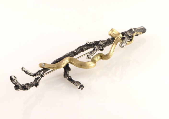 gold snake brooch with diamond eyes