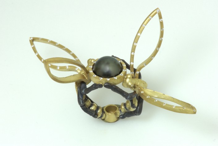Collab_wasp ring _ Made in collaboration with Robin Waynee
