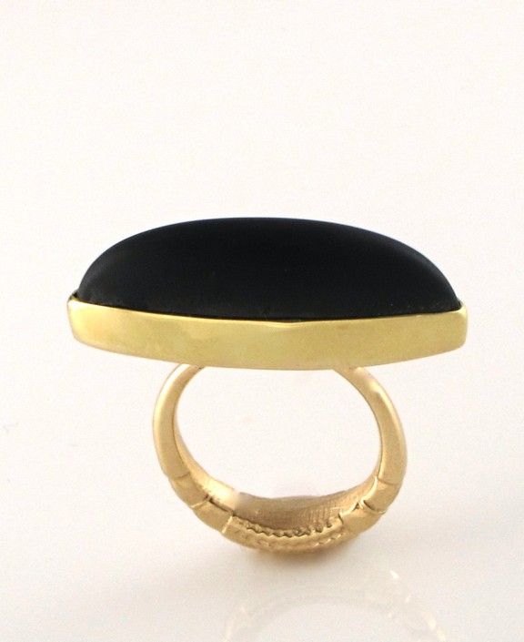 Gems_black and gold ring