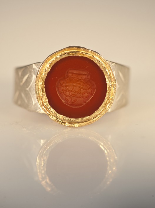 Gems_pot intaglio ring