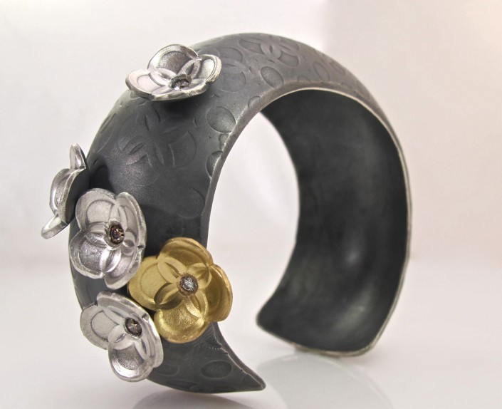 Geometric_flower cuff with silver and gold